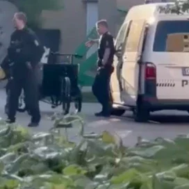 45-årig mand anholdt: Forskansede sig i lejlighed med seks børn